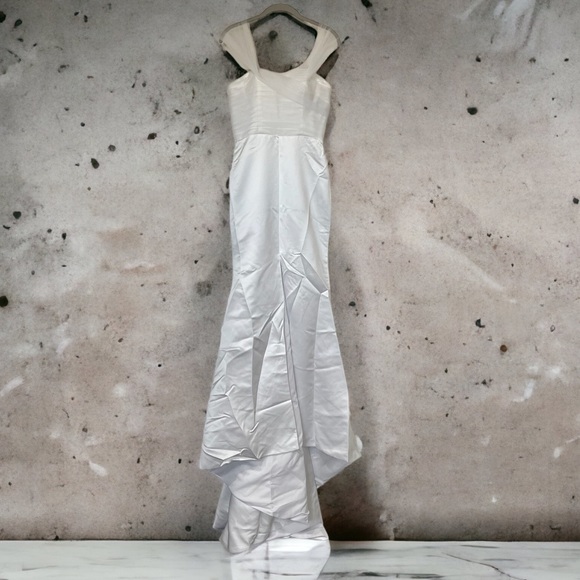 NWT WEDDING DRESS - Picture 4 of 12